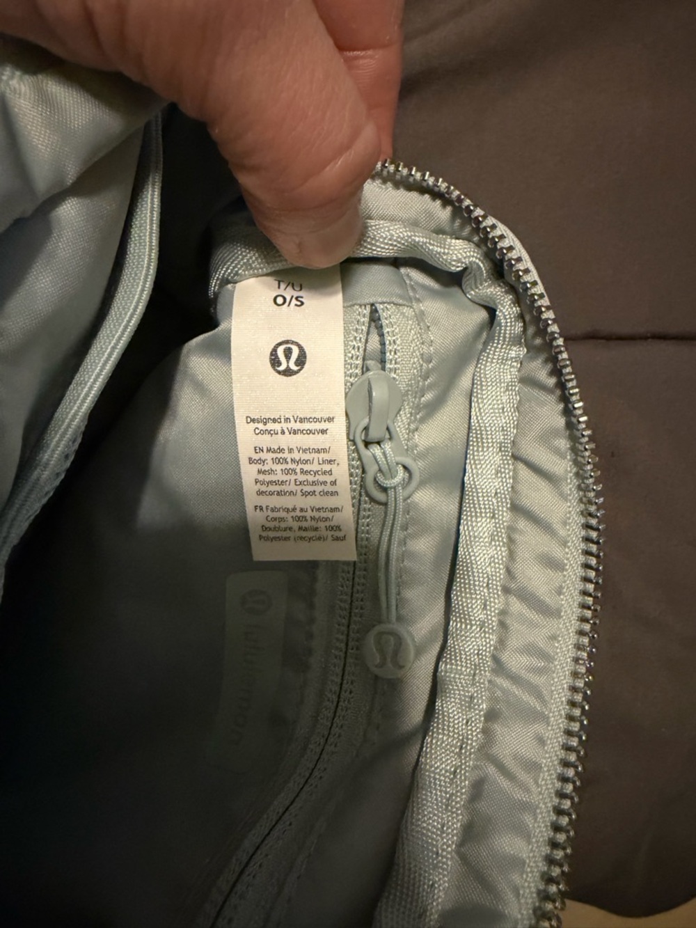 lululemon athletica Everywhere Crossbody Bag in Pelican - Picture 5 of 6